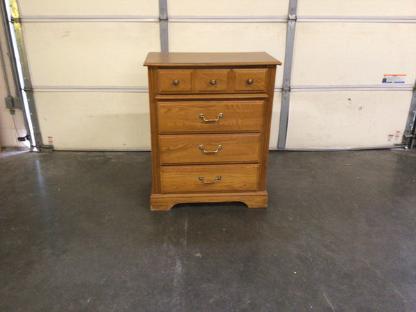 Oak chest of drawers