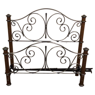 Full Size Metal And Wood Bed