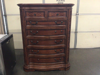 Broyhill six drawer chest of drawers